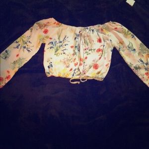 White floral long sleeve crop top!